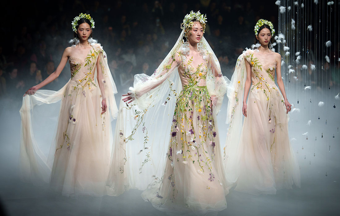 Показ коллекции Xiong Ying на Неделе моды в Пекине