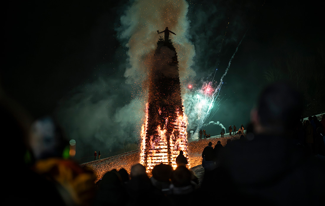 Праздник встречи весны Funkensonntag в Альпах на северо-востоке Швейцарии