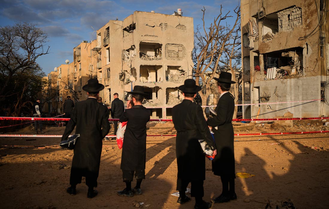 Последствия ракетного обстрела Ираном израильского города Арада