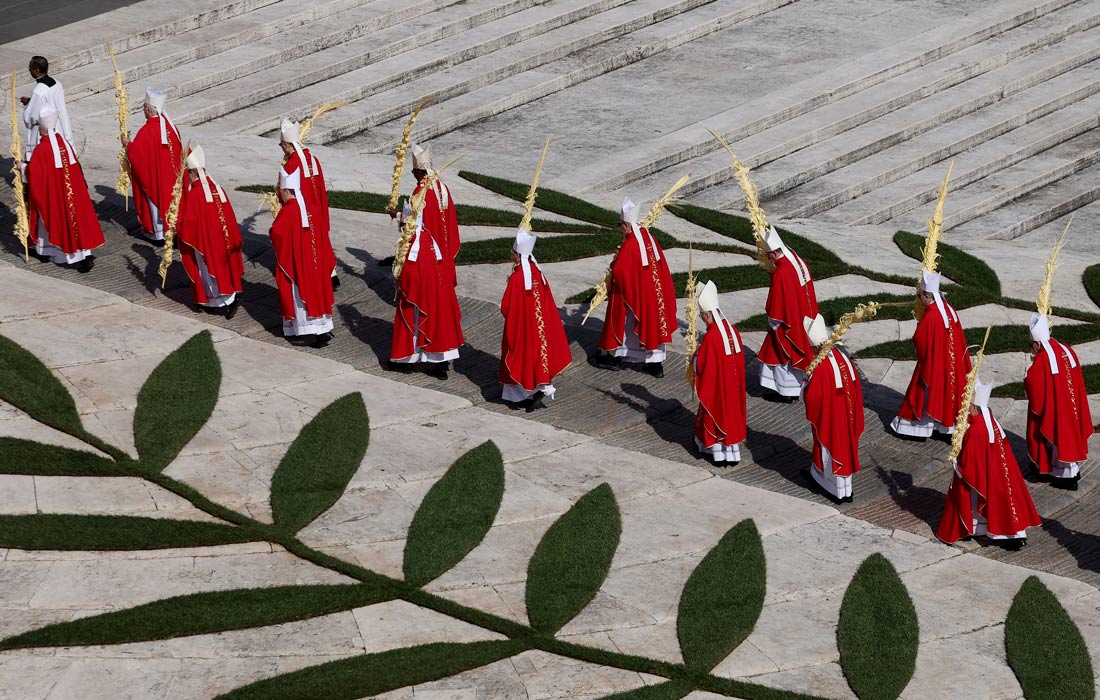 Шествие кардиналов в Ватикане
