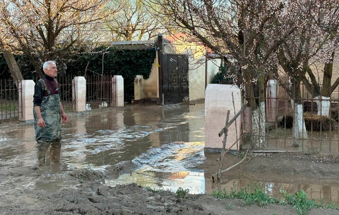 Подтопленная улица в селе Адильотар Хасавюртовского района