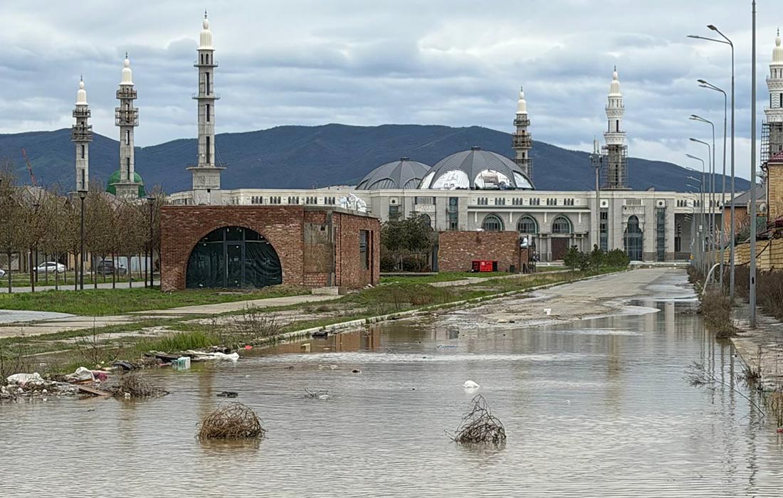 Затопленная улица Махачкалы