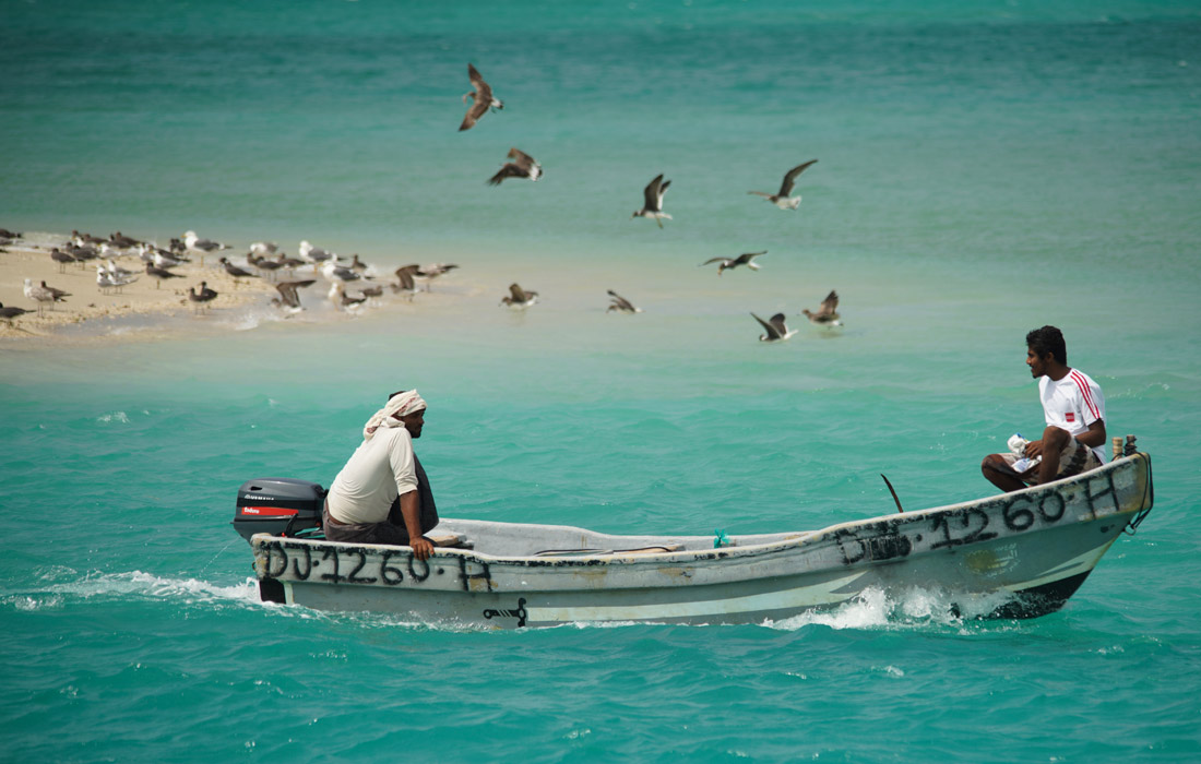 Рыбаки в проливе Баб-эль-Мандеб у берегов Йемена