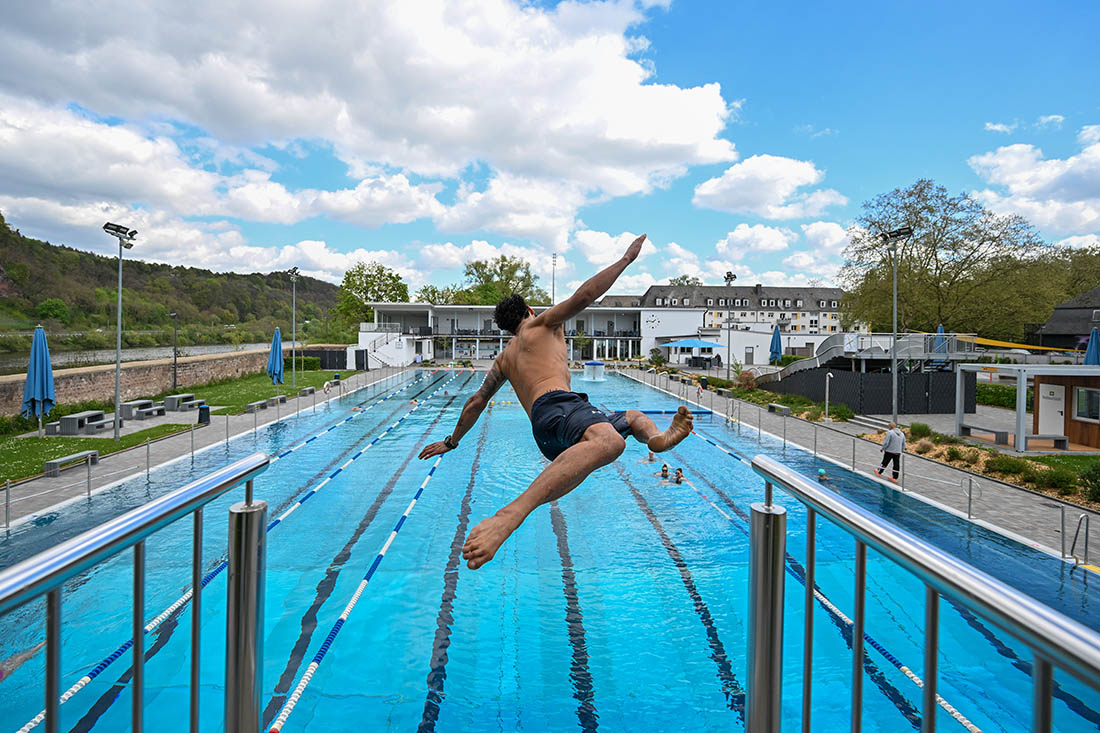 В немецкой земле Рейнланд-Пфальц начался сезон открытых бассейнов
