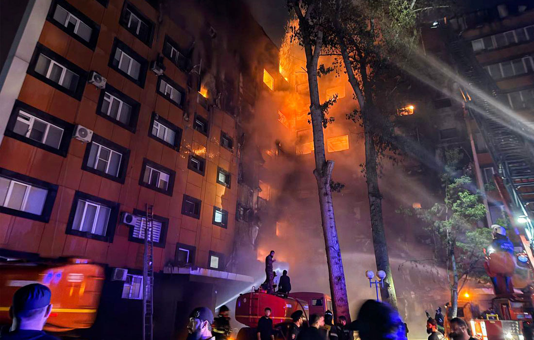 Пожар произошел в многоквартирном жилом доме в Грозном