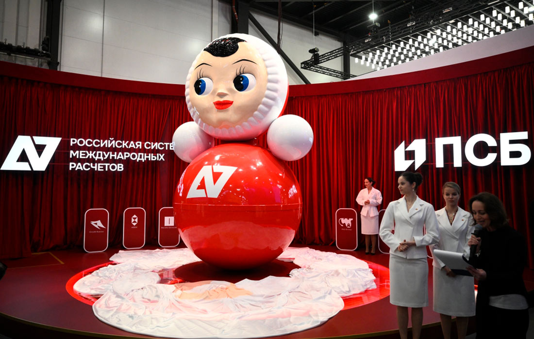 Гигантская неваляшка от финтех-компании А7