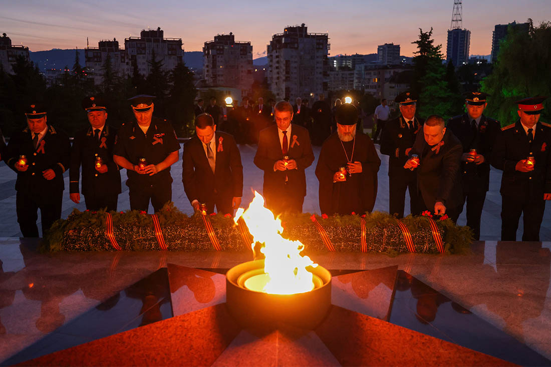 Акция "Вахта Памяти. Вечный огонь" в Сочи