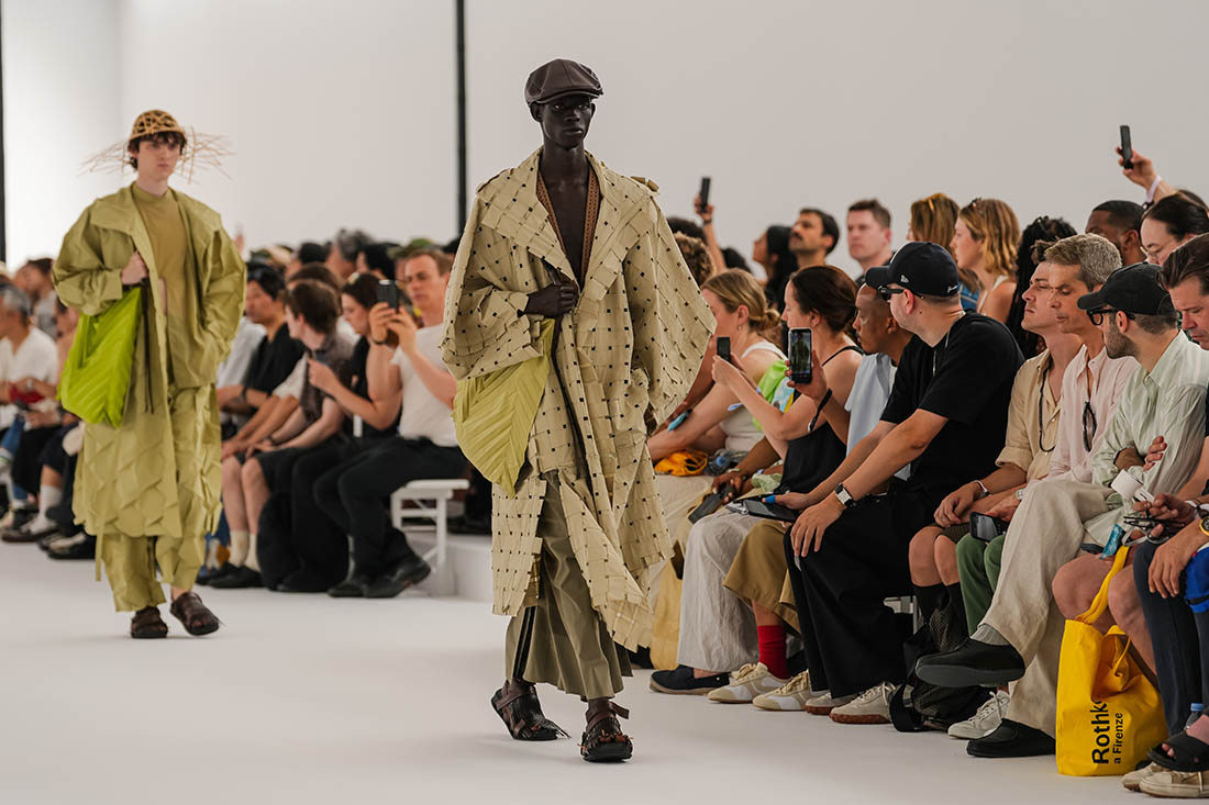 Показ коллекции Issey Miyake на Неделе мужской моды сезона весна/лето 2027 в Париже