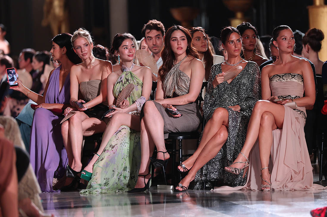 Зрители на показе Elie Saab