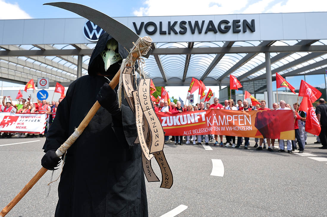 Акции протеста сотрудников Volkswagen Group в городах Германии в день заседания наблюдательного совета компании