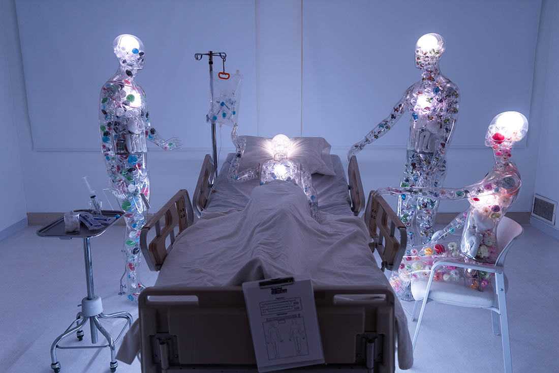 Выставка Hospital of Emotions в бывшей больнице St. Vincent в Лос-Анджелесе