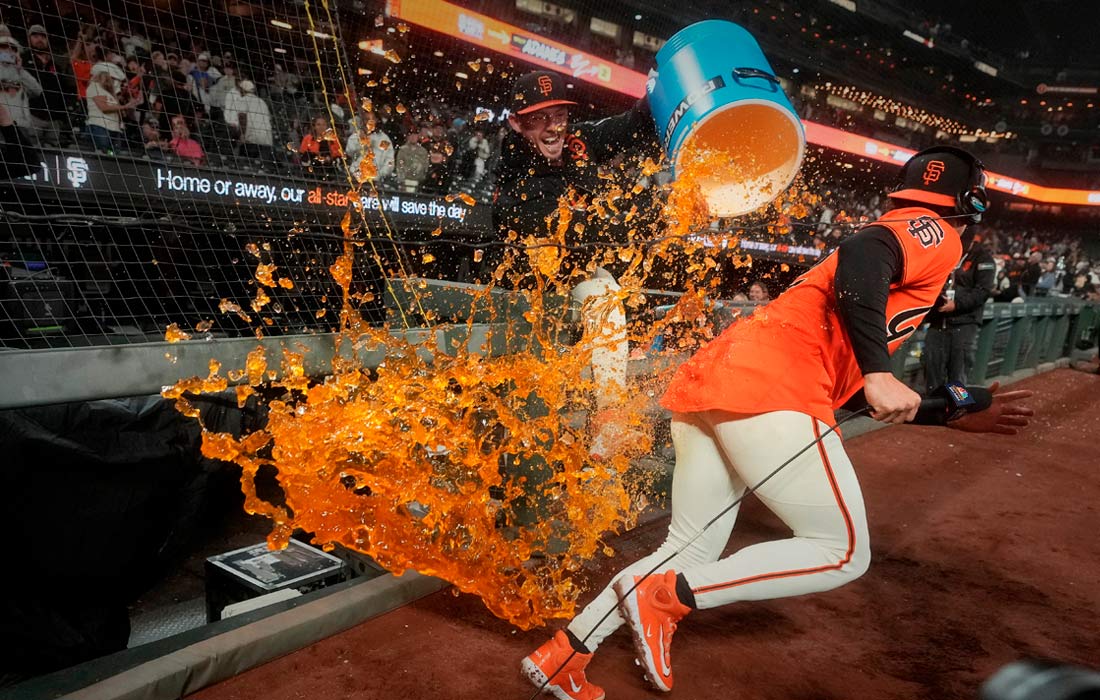 После бейсбольного матча между San Francisco Giants и Detroit Tigers в Сан-Франциско
