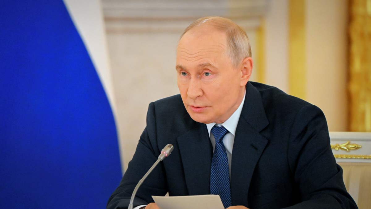 Путин поручил принять программу восстановления поврежденных складских мощностей