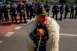 Участник протеста фермеров в центре Бухареста, Румыния