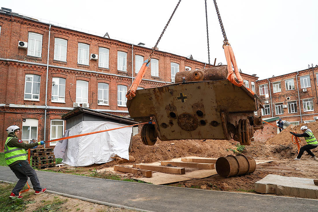 Немецкий танк Panzerkampfwagen V ("Пантера"), обнаруженный в ходе строительных работ на территории Казанского национального исследовательского технологического университета (КНИТУ). Танк служил в послевоенные годы бронеямой - специальным сооружением для безопасного проведения испытаний взрывчатых веществ и пиротехнических составов.
