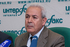 "Голубые каски" в защиту оппозиции