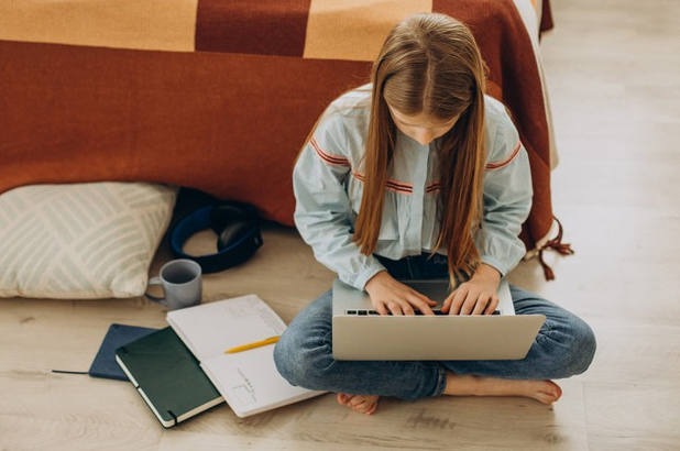 ЧАСТЫЕ ВОПРОСЫ ОНЛАЙН-ГИМНАЗИИ №1: ОТВЕЧАЕМ, КАК ОБУЧАЕМ ДЕТЕЙ ОНЛАЙН