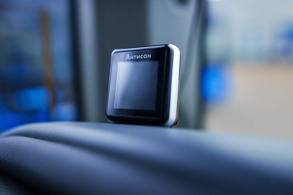 Система "Антисон" может появиться в грузовиках и такси. Контролировать усталость водителей будут новые технологии