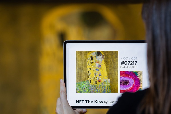 NFT presentation The Kiss by Gustav Klimt at the Upper Belvedere
