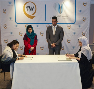 Шейх Султан бин Ахмед Аль Касими и Малала Юсуфзай, свидетели подписания соглашения между TBHF и " Фондом Малалы" (Источник: The Big Heart Foundation)