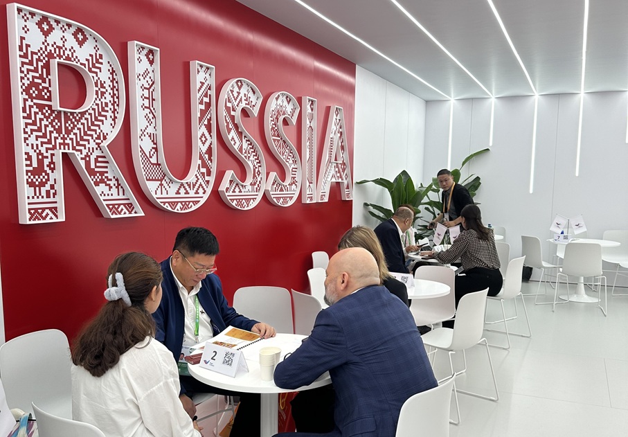 При поддержке ПСБ российские предприниматели посетили Китайскую международную выставку импортных товаров