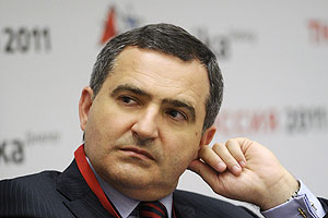 Хасис покидает пост