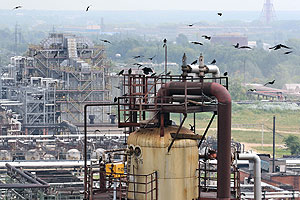 Переложить из нефти в дороги