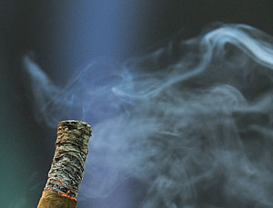 Хватит тут у нас в подъезде курить