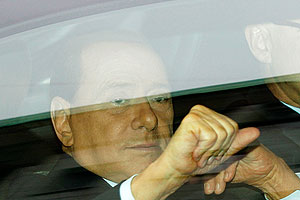 Берлускони явился в суд