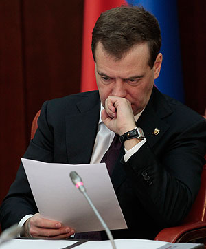 Медведев требует публичности