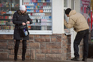 Не курить на остановках и стадионах