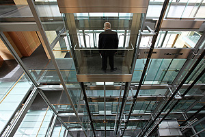 Отставка для опасного банкира