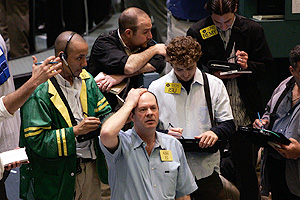 Страхи уронили нефть, серебро и акции