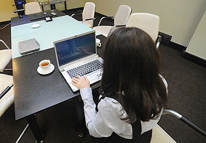 Платежные системы уравняли в правах