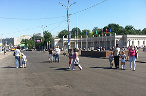 Детский праздник остановил Садовое