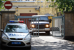 Признайте его предателем и дезертиром