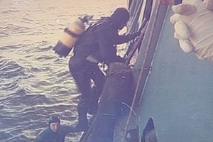 "Булгария": водолазы спустились за телами детей