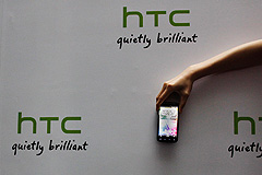 Apple  HTC:   