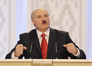 Лукашенко продолжает миловать
