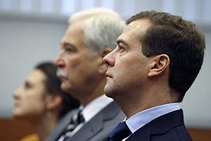 Медведев получил удостоверение