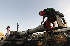 НАТО завершает операцию в Ливии