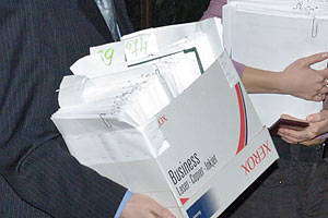 Банкиров хотят привести принудительно