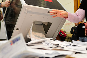 Медведев и Путин поздравили страну