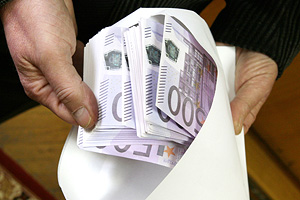 Банкиры - самые богатые работники страны