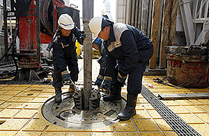 Экономика: прогнозы лучше - нефть дороже