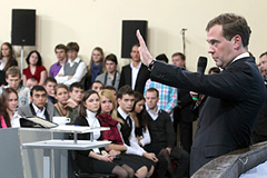 Медведев возвращается в университет
