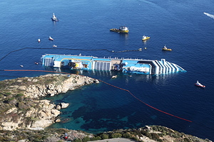 Costa Concordia дала течь