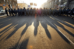 Оппозиция предупреждает о конфронтации