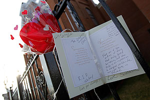 Смерть Уитни Хьюстон: нет ответов