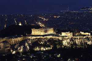 Грецию понижают